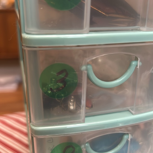 Vintage Cluster Faux Pearl Flower Clip-On Earrings - Picture 4 of 4